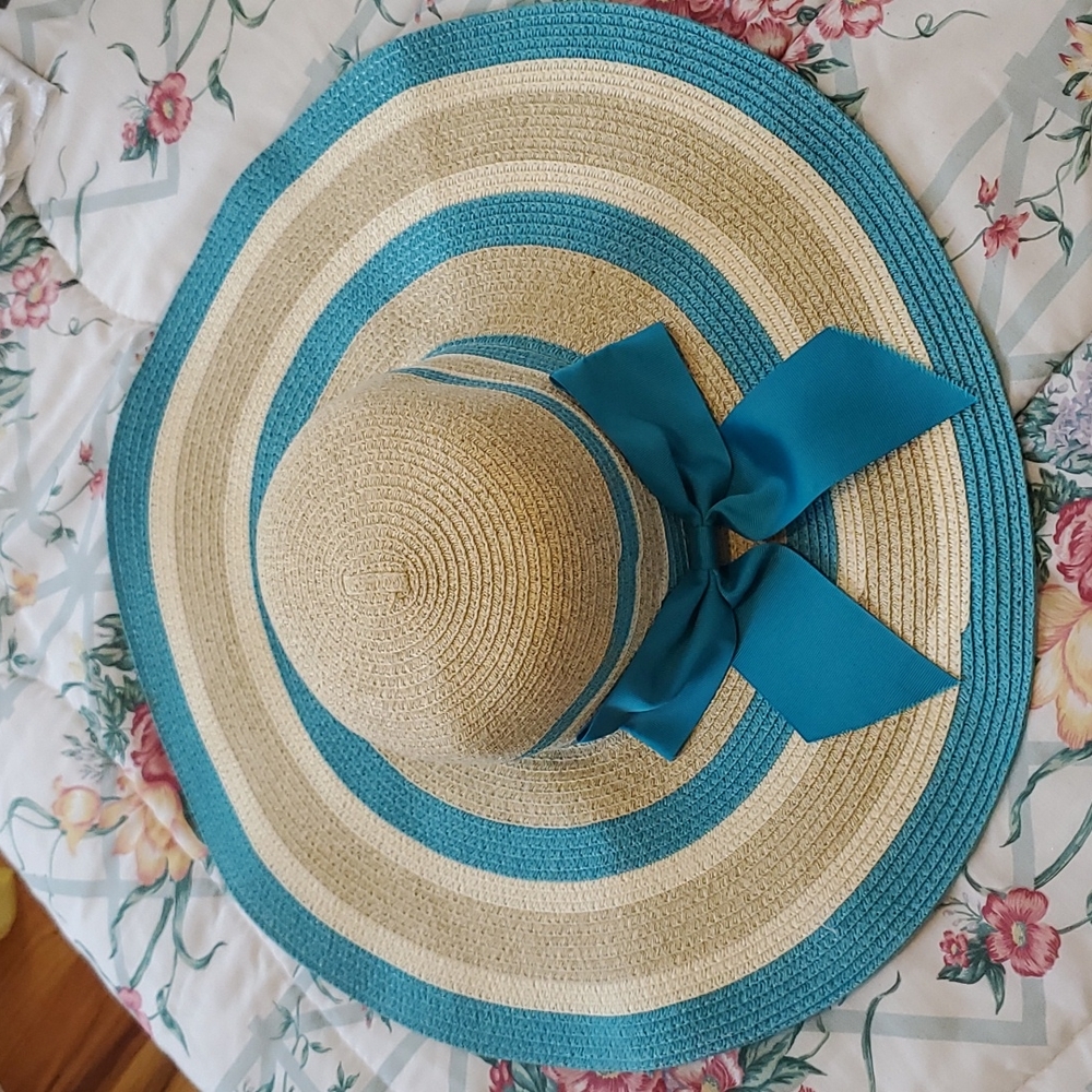 Ladies beach hat